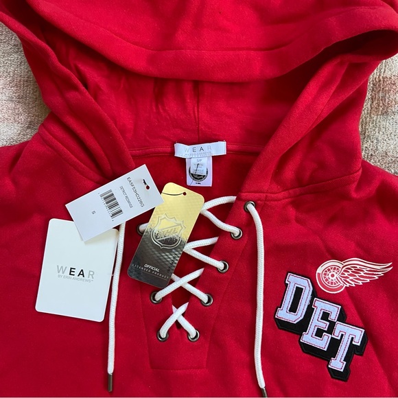 Detroit Red Wings Crop Sweatshirt - Picture 2 of 2